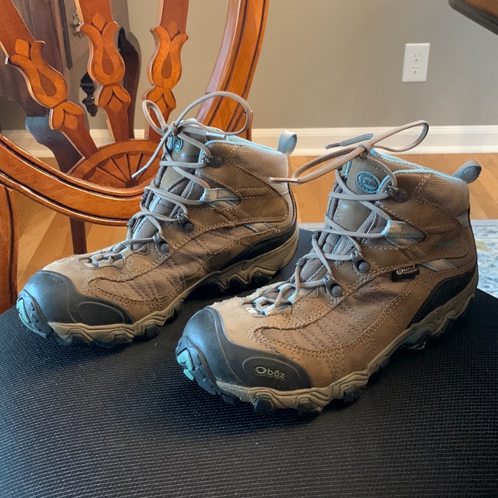 Waterproof hiking boots size 9 .5 Womens